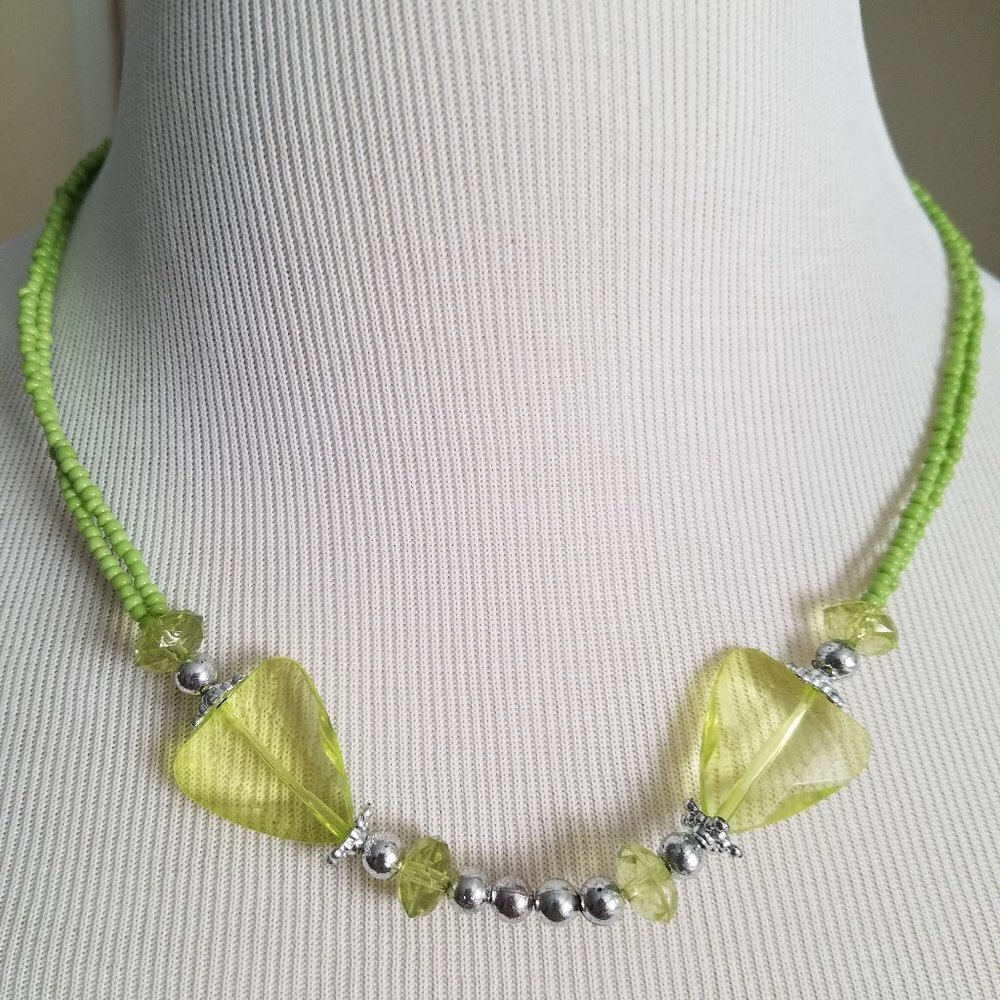 Free with Any purchase 20" green silver beaded necklace with earrings - Picture 1 of 4